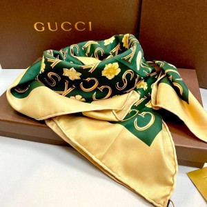 Платок Gucci B1022