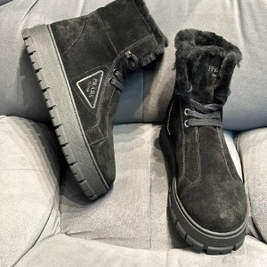 Зимние ботинки Prada F2061